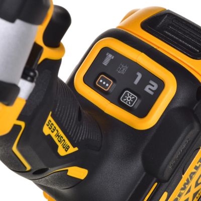 8. Impact Wrench 1/2" 18V 406 Nm 2x 5.0 Ah DCF921P2T DEWALT