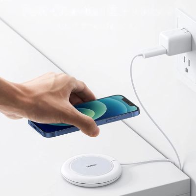 5. Ugreen CD245 40123 wireless Qi / MagSafe charger 15W with USB-C cable - white