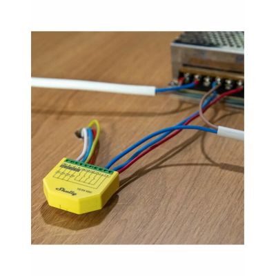 5. Shelly Plus RGBW PM Wireless Green, Yellow