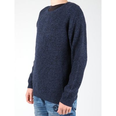 3. Lee Mele Crew Knit Sweater L83HOULR