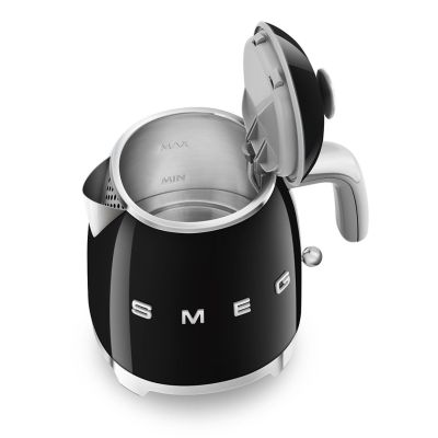 32. SMEG mini kettle 0.8L black Schwarz (KLF05BLEU)