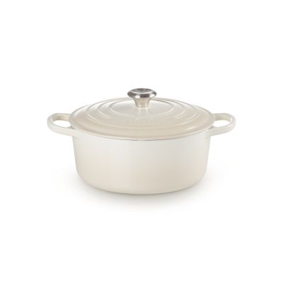 2. Le Creuset Signature Roaster Round Meringue Pan 26cm