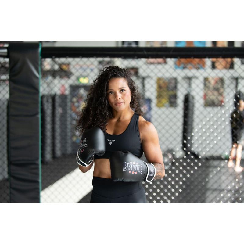 4. BRUTE CLASSIC BOXING GLOVES R.10OZ