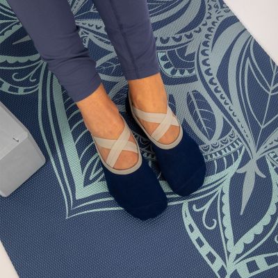 5. GAIAM Non-Slip Yoga Socks 66319