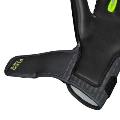7. Select 90 v26 kids' goalkeeper gloves black 500099