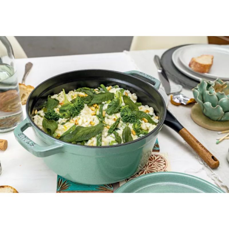 3. STAUB 40508-707-0 round cast iron pot - mint 6.7 ltr