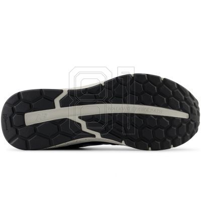 10. New Balance M MW880CB6 sports shoes