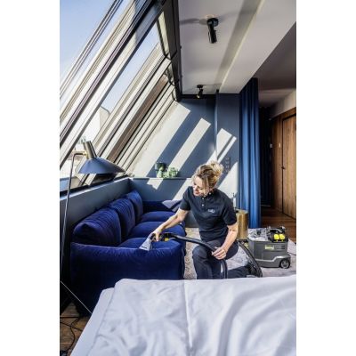 4. KARCHER Puzzi 8/1 (1.100-240.0) washing vacuum cleaner