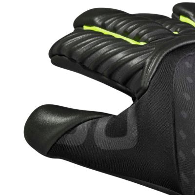 6. Select 90 v26 kids' goalkeeper gloves black 500099