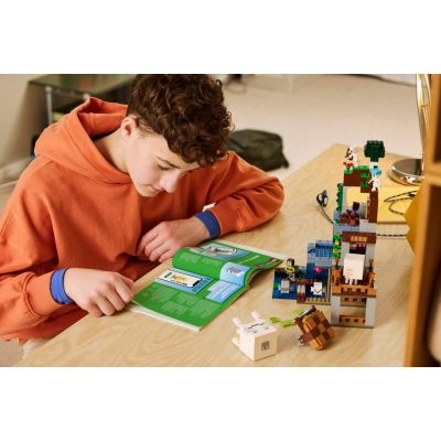 13. LEGO Minecraft 21597 - Ghast Station