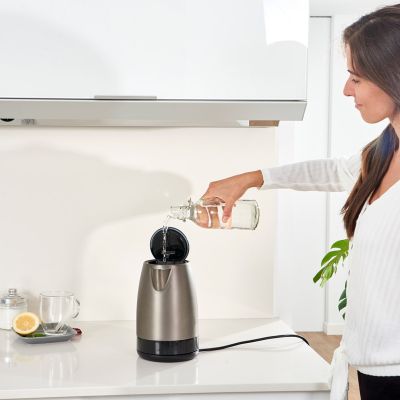 5. Black+Decker BXKE2201E Electric Kettle (2200 W; 1.7 l)