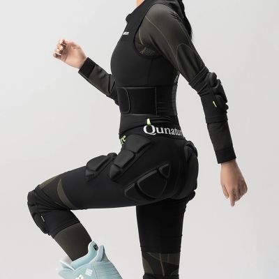 8. Qunature Ski Hip Protectors - Advanced L Skis, Snowboard, Skates - Black