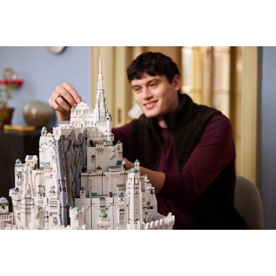26. LEGO Icons 11377 - The Lord of the Rings: Minas Tirith