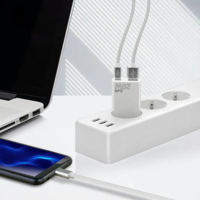 8. EVERACTIVE WALL CHARGER 1 x USB, 1 x USB-C QUICK CHARGE 3.0 20W SUPER SLIM WHITE SC-340Q