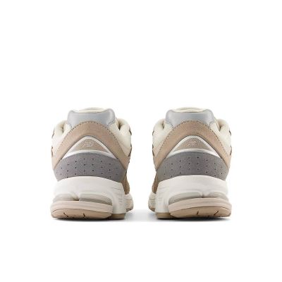 6. New Balance U M2002RSI Shoes