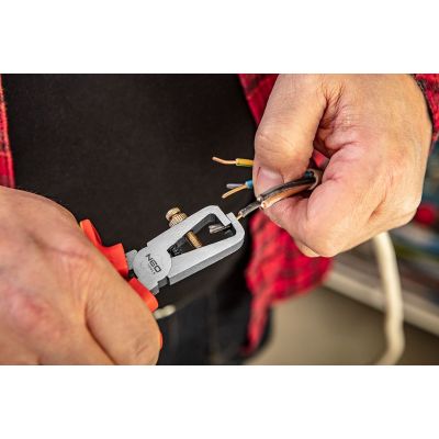 5. 1000V pliers and screwdriver set, 7 pcs.