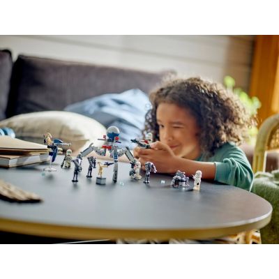 8. LEGO Star Wars 75372 Clone Trooper™ & Battle Droid™ Battle Pack