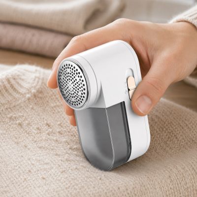 6. ESPERANZA RECHARGEABLE FIBER CLOTHING SHAVER ECS010