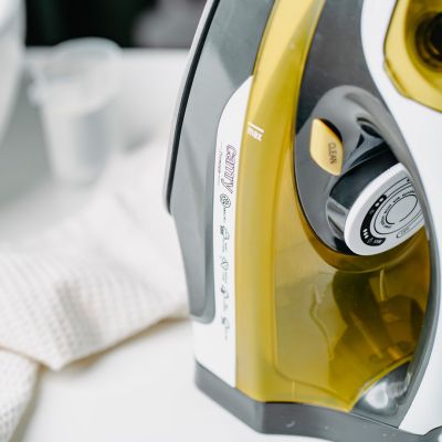 11. Adler CR 5029 steam iron (2400W; yellow)