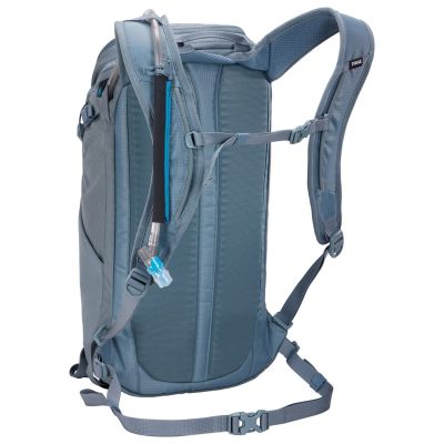 10. Thule AllTrail Hydration Backpack 16 L - pond