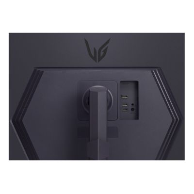 8. MONITOR LG LED 31.5" 32GS75Q-B 180Hz