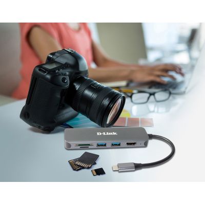 5. D-Link DUB-2327 Wired USB Type-C Docking Station Gray