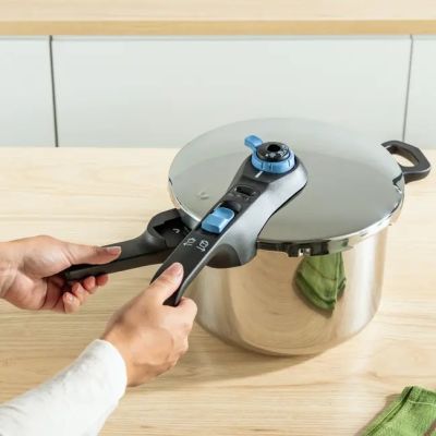 3. TEFAL Secure Trendy Pressure Cooker 6 L P2580701