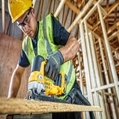 6. DeWALT DCS334P2-QW electric jigsaw 3200 spm 2.1 kg
