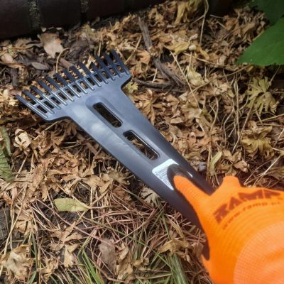 8. GARDEN RAKE 55CM