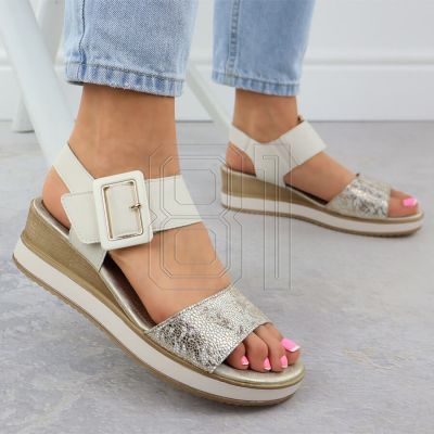 6. Remonte W D6453-61 RKR646B wedge sandals