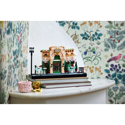 19. LEGO ICONS 10362 French Cafe