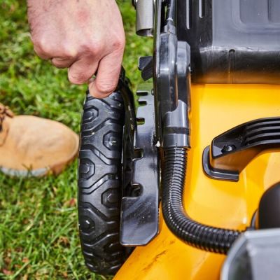 6. DeWalt DCMW564P2-QW Brushless Lawn Mower (480 mm)