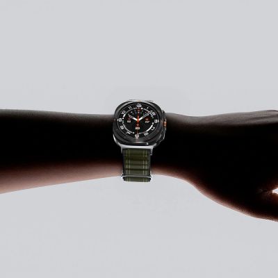 13. Spigen WBF0 Strap for Samsung Galaxy Watch Ultra 47mm - Green