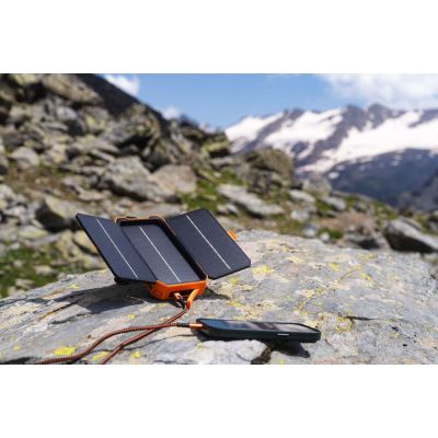 2. Xtorm XR203 Power Bank 10000 mAh Black, Orange