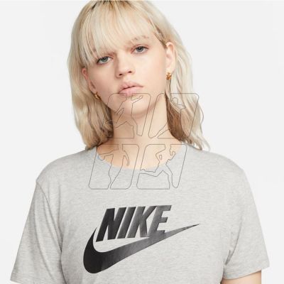 4. Nike Sportswear Essentials T-Shirt W DX7902-010