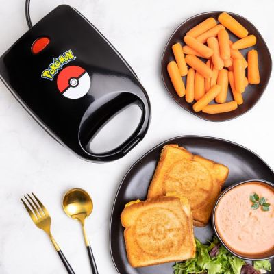 2. Uncanny Brands Pokémon Poké Ball Toaster Black, Red, White