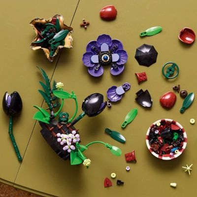 14. LEGO Botanical Collection 11513 - Dark Flower Arrangement