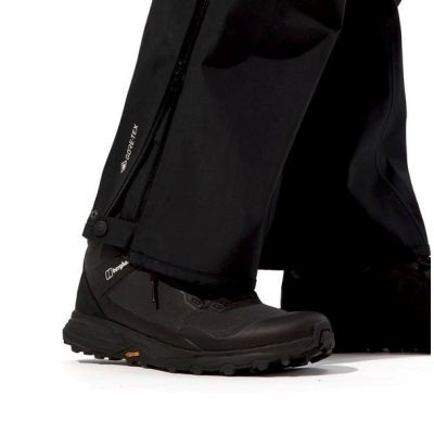 7. Berghaus Deluge Pro 3.0 Jacket Size M Black + Berghaus HILLWALKER OVRTRS AM BLK/BLK Size M