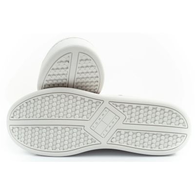 9. Tommy Hilfiger men's sports shoes Archive '98 white sneakers fashionable