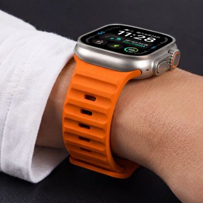 8. Tech-Protect Silicone Line Strap for Apple Watch 44 / 45 / 46 / 49 mm - Orange