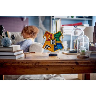 22. LEGO Harry Potter 76462 - Hogwarts Crest