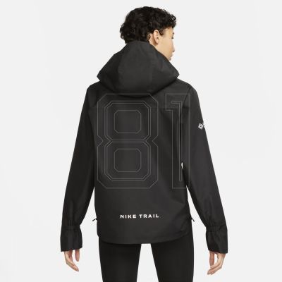 13. Nike GORE-TEX W DM7565-010 Jacket