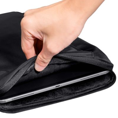 8. LAUT NOVI 35.6 cm (14") Pocket Case Black