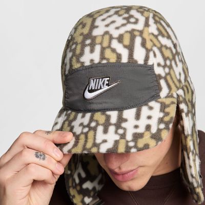 3. Nike Fly Cap HQ0362-289