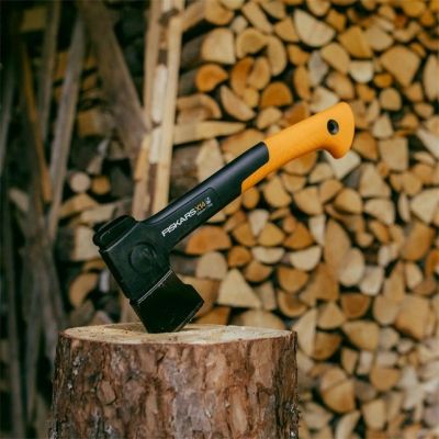 4. Fiskars X14 Axe (1069102)