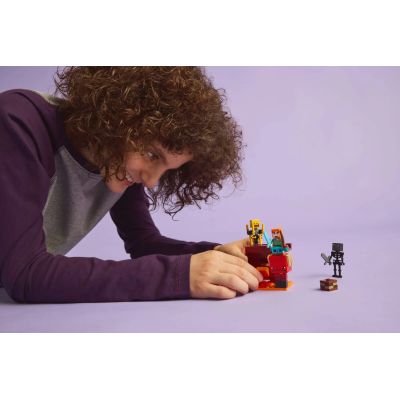 8. LEGO MINECRAFT 21266 Nether Bridge Battle