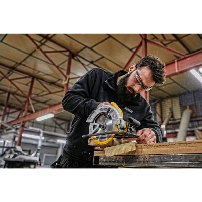 2. 184/16mm 1350W DeWalt Circular Saw