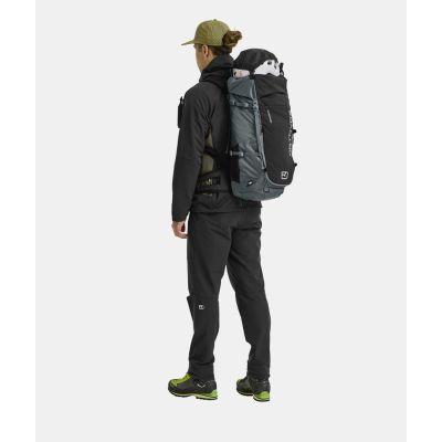 5. ORTOVOX Traverse 40 40 l Black