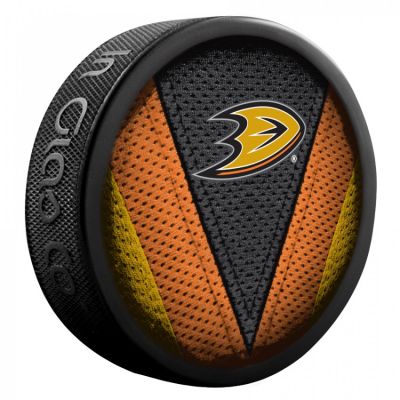68. Souvenir Hockey Puck Inglasco NHL Stitch 510AN000605