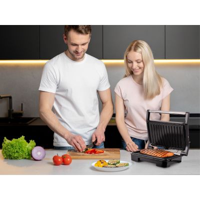 9. ELDOM CONTACT GRILL GK110 800W BLACK AND SILVER